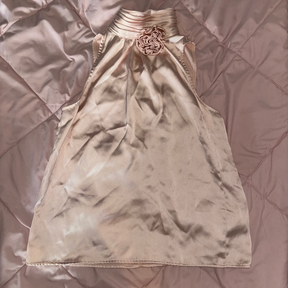 Elegant Pink Sleeveless Top with Floral Appliqué